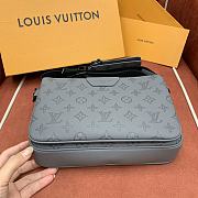 Kitlife Louis Vuitton Trio Messenger Grey Monogram Shadow Leather Bag M27185 25x18.5x7cm - 6