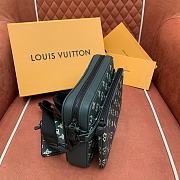 Kitlife Louis Vuitton Trio Messenger Green Monogram Shadow Leather Bag M27185 25x18.5x7cm  - 4