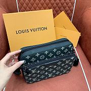 Kitlife Louis Vuitton Trio Messenger Green Monogram Shadow Leather Bag M27185 25x18.5x7cm  - 3