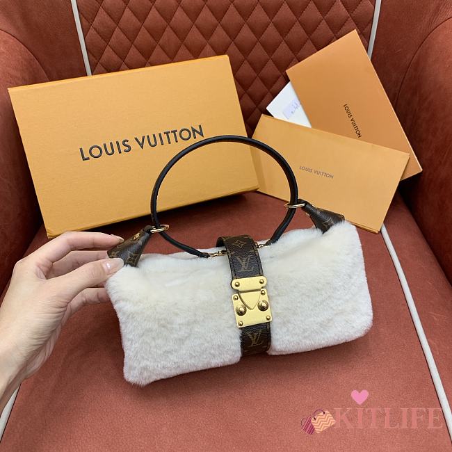 Kitlife Louis Vuitton Pochette Mia Bag Cream Shearling M26245 22x14.5x8cm - 1