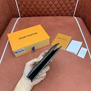 Kitlife Louis Vuitton Passport Cover Green Monogram Shadow Leather M27147 10x14x2.5cm - 3