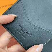 Kitlife Louis Vuitton Passport Cover Green Monogram Shadow Leather M27147 10x14x2.5cm - 4