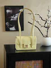 Kitlife Chanel 26C Jennie Shoulder Flap Bag Light Yellow 22cm  - 1