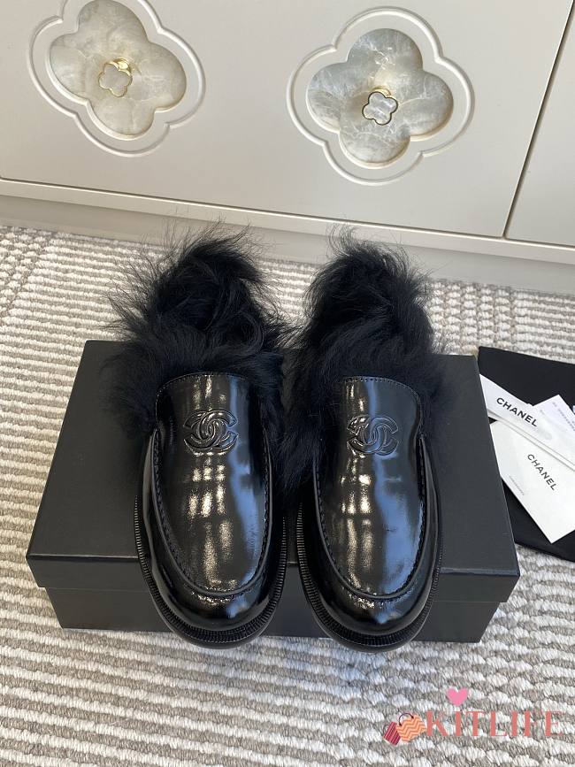 Kitlife Chanel 25N Furry Loafers Black Patent Leather - 1