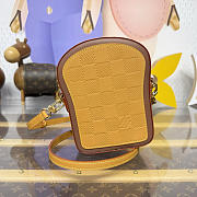 Kitlfife Louis Vuitton Toast Wearable Wallet Monogram Beige M26984 16x5x20cm - 1