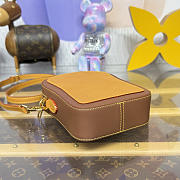 Kitlfife Louis Vuitton Toast Wearable Wallet Monogram Beige M26984 16x5x20cm - 6