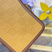 Kitlfife Louis Vuitton Toast Wearable Wallet Monogram Beige M26984 16x5x20cm - 4