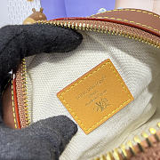 Kitlfife Louis Vuitton Toast Wearable Wallet Monogram Beige M26984 16x5x20cm - 2