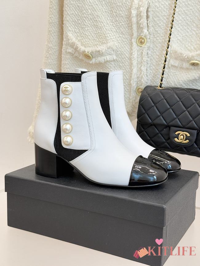 Kitlife Chanel Classic CC Pearl Color-Blocked Chunky Heel Chelsea Boots White - 1