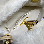 Kitlife Louis Vuitton Capusnow Capucines Bag White M26324 20x11x13cm - 5