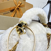 Kitlife Louis Vuitton Capusnow Capucines Bag White M26324 20x11x13cm - 3