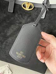 Kitlife Valentino Garavani Escape Tote Bag Black Suede 22079s 31x33x10cm - 4