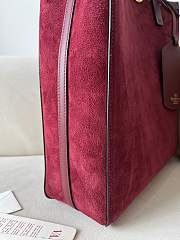 Kitlife Valentino Garavani Escape Tote Bag Red Suede 22079s 31x33x10cm  - 4