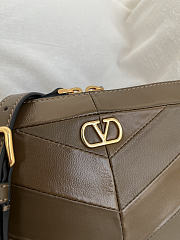 Kitlife Valentino Garavani Panthea Shoulder Bag In Grey Nappa Leather With A Chevron Pattern 24x14x6cm  - 4