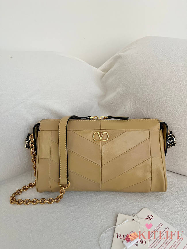 Kitlife Valentino Garavani Panthea Shoulder Bag In Beige Nappa Leather With A Chevron Pattern 24x14x6cm  - 1