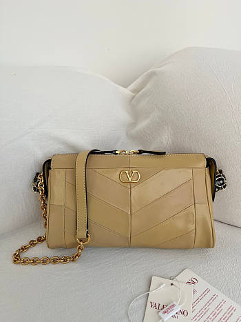 Kitlife Valentino Garavani Panthea Shoulder Bag In Beige Nappa Leather With A Chevron Pattern 24x14x6cm 