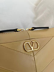 Kitlife Valentino Garavani Panthea Shoulder Bag In Beige Nappa Leather With A Chevron Pattern 24x14x6cm  - 2
