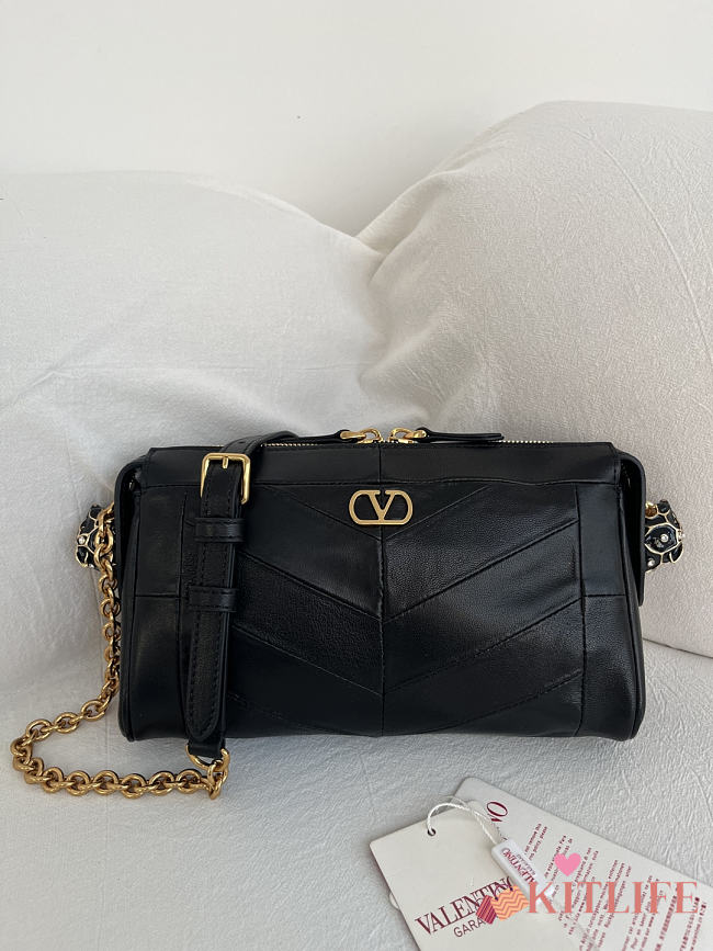 Kitlife Valentino Garavani Panthea Shoulder Bag In Black Nappa Leather With A Chevron Pattern 24x14x6cm - 1