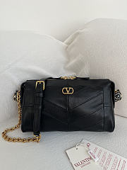 Kitlife Valentino Garavani Panthea Shoulder Bag In Black Nappa Leather With A Chevron Pattern 24x14x6cm - 1