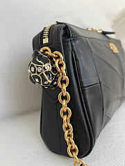 Kitlife Valentino Garavani Panthea Shoulder Bag In Black Nappa Leather With A Chevron Pattern 24x14x6cm - 3