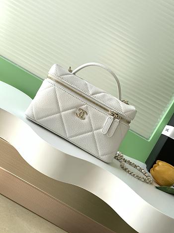 Kitlife Chanel 25 Quilted Vanity Bag White AP4936 17x19.5x5cm 
