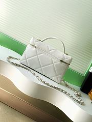 Kitlife Chanel 25 Quilted Vanity Bag White AP4936 17x19.5x5cm  - 4