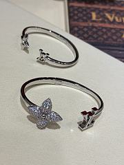 Kitlife Louis Vuitton 25SS Full Diamond Floral Letter Silver Open Bangle  - 2