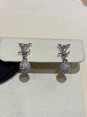 Kitlife Louis Vuitton 2025 Silver Full Diamond Round Bead Letter Earrings - 1