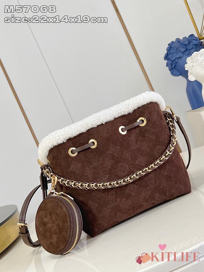 Kitlife Louis Vuitton LV Ski Bella Bag Chocolate Suede Leather and Shearling M57068 22x14x19cm  - 1