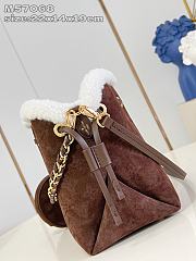 Kitlife Louis Vuitton LV Ski Bella Bag Chocolate Suede Leather and Shearling M57068 22x14x19cm  - 3