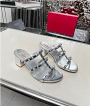 Kitlife Valentino Garavani Rockstud Sandals In Silver - 1