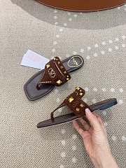 Kitlife Valentino Garavani Plaster Caster Brown Suede Thong Sandals  - 5