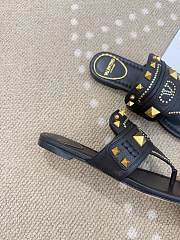 Kitlife Valentino Garavani Plaster Caster Black Goatskin Thong Sandals - 3