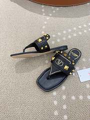 Kitlife Valentino Garavani Plaster Caster Black Goatskin Thong Sandals - 2