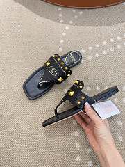 Kitlife Valentino Garavani Plaster Caster Black Goatskin Thong Sandals - 6