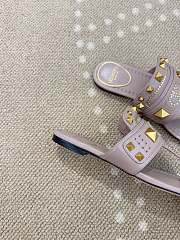 Kitlife Valentino Garavani Plaster Caster Dusty Lavender Goatskin Thong Sandals  - 5