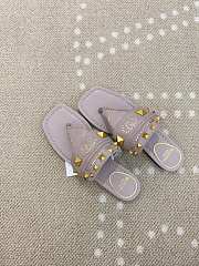Kitlife Valentino Garavani Plaster Caster Dusty Lavender Goatskin Thong Sandals  - 4