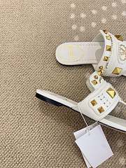 Kitlife Valentino Garavani Plaster Caster White Goatskin Thong Sandals - 5