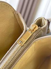 Kitlife Celine Trio Flap Bag In Cream Smooth Lambskin 22x14x4cm - 3