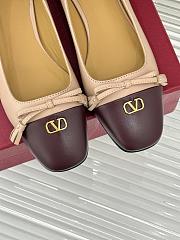 Kitlife Valentino 2025 Bow-Tie Color-Blocked Shoes Beige and Dark Brown  - 4