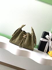 Kitlife Chanel 25s Drawstring Bucket Hobo Bag Green Beige Leather 20x22x12.5cm - 1
