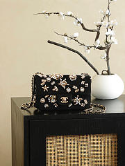 Kitlife Chanel 25A Paris Grand Palais Runway Limited Edition Badge Bag Black 10x20x7cm - 1