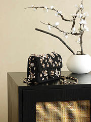 Kitlife Chanel 25A Paris Grand Palais Runway Limited Edition Badge Bag Black 10x20x7cm - 2