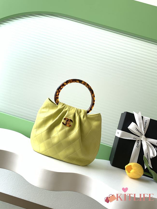 Kitlife Chanel Small Hobo Bag Yellow Leather AS6022 18x24x12cm  - 1