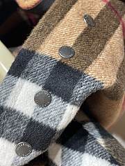 Kitlife Burberry Checked Horn Button Short Cashmere Wool Coat  - 5