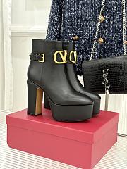 Kitlife Valentino V Metal Buckle Platform High-Heeled Ankle Boots Black - 1