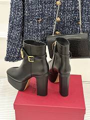 Kitlife Valentino V Metal Buckle Platform High-Heeled Ankle Boots Black - 3