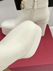 Kitlife Valentino V Metal Buckle Platform High-Heeled Ankle Boots White - 5