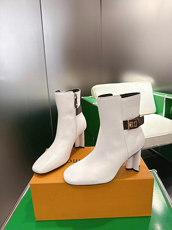 Kitlife Louis Vuitton Silhouette Ankle Boots in White