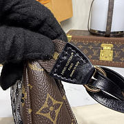 Kitlife Louis Vuitton Pochette Accessoires Bag Monogram Noir M26473 23.5x4x13.5cm - 4